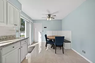 736 Cypress Ln, Carol Stream, IL 60188 - Photo 7