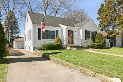 142 S Fremont Street, Palatine, IL 60067 - Photo 1