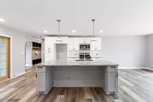 227 Kimball Ave, Wauconda, IL 60084 - Photo 9