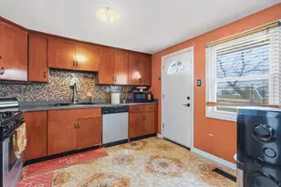 3924 167th Pl, Country Club Hills, IL 60478 - Photo 3