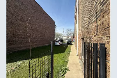 830 N Springfield Avenue, Chicago, IL 60651 - Photo 5