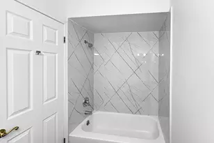 5011 Valley Ln, Streamwood, IL 60107 - Photo 15