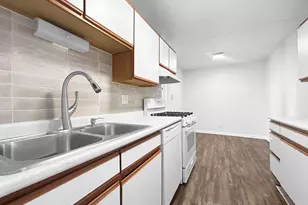 5011 Valley Ln, Streamwood, IL 60107 - Photo 7