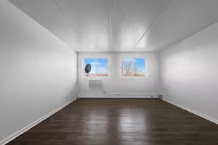 5011 Valley Ln, Streamwood, IL 60107 - Photo 3