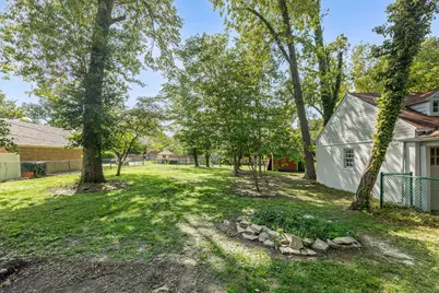 418 Cedar Street, Centralia, IL 62801 - Photo 3
