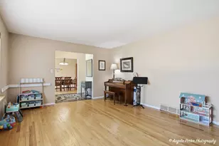 916 Essex Ct, McHenry, IL 60050 - Photo 5