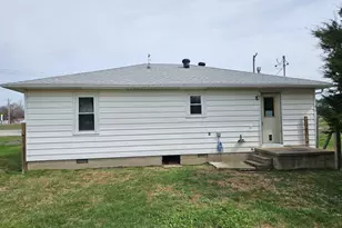 706 S Division St, Norris City, IL 62869 - Photo 7