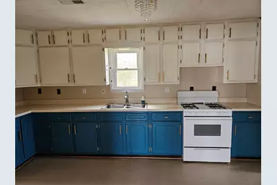 706 S Division Street, Norris City, IL 62869 - Photo 9