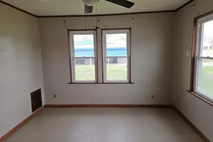 706 S Division St, Norris City, IL 62869 - Photo 11