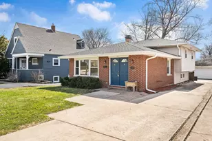 319 5th St, Downers Grove, IL 60515 - Photo 1