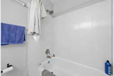 4343 N Clarendon Avenue #2210, Chicago, IL 60613 - Photo 9