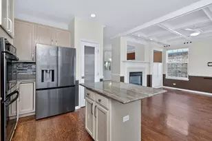 1108 Oxford Ct, Oakbrook Terrace, IL 60181 - Photo 13