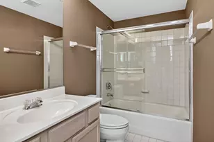 1108 Oxford Ct, Oakbrook Terrace, IL 60181 - Photo 33