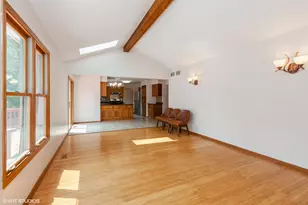 8885 Dryden St, Woodridge, IL 60517 - Photo 13