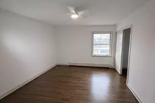 933 College Ave, Wheaton, IL 60187 - Photo 9