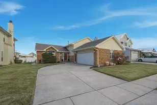 18641 Cedar Ave, Country Club Hills, IL 60478 - Photo 1