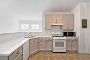 315 Thornwood Way, South Elgin, IL 60177 - Photo 9