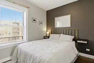 2579 W Montrose Ave, Chicago, IL 60618 - Photo 9