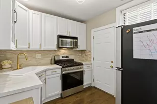 2579 W Montrose Ave, Chicago, IL 60618 - Photo 7