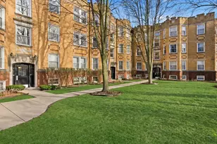 2579 W Montrose Ave, Chicago, IL 60618 - Photo 1