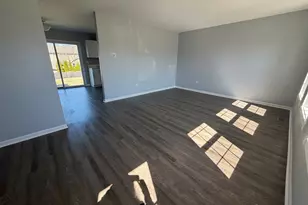 2 Beaver Creek Ct, Bolingbrook, IL 60490 - Photo 5