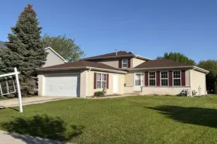 2 Beaver Creek Ct, Bolingbrook, IL 60490 - Photo 1