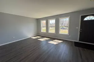 2 Beaver Creek Ct, Bolingbrook, IL 60490 - Photo 3