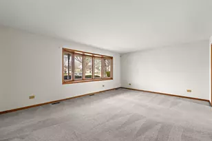 2176 Jordan Ln, Elgin, IL 60123 - Photo 9