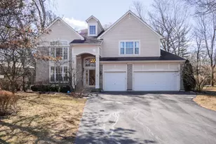 33 River Oaks Cir E, Buffalo Grove, IL 60089 - Photo 1
