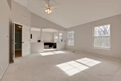 33 River Oaks Circle E, Buffalo Grove, IL 60089 - Photo 5