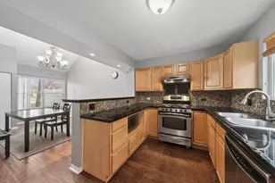 445 Le Parc Cir, Buffalo Grove, IL 60089 - Photo 9