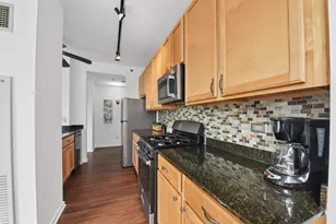 210 S Desplaines St, Chicago, IL 60661 - Photo 7