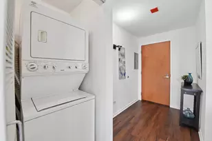 210 S Desplaines St, Chicago, IL 60661 - Photo 19