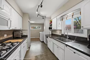 3S328 Juniper Ln, Glen Ellyn, IL 60137 - Photo 9