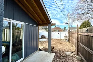 216 Burton St, Waukegan, IL 60085 - Photo 5