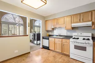 1162 Talbots Ln, Elk Grove Village, IL 60007 - Photo 11