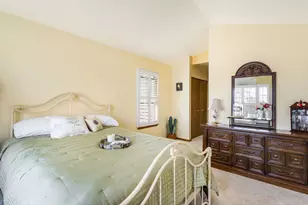 1162 Talbots Ln, Elk Grove Village, IL 60007 - Photo 13