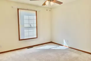 2100 Fox Chase Dr, Ottawa, IL 61350 - Photo 21