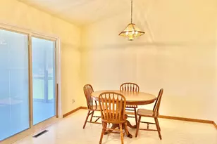 2100 Fox Chase Dr, Ottawa, IL 61350 - Photo 9