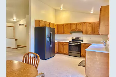 2100 Fox Chase Drive, Ottawa, IL 61350 - Photo 5