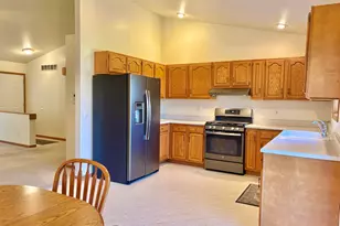 2100 Fox Chase Dr, Ottawa, IL 61350 - Photo 5