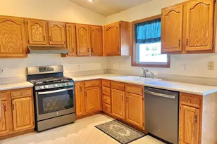 2100 Fox Chase Dr, Ottawa, IL 61350 - Photo 7