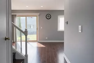 1527 Mohawk Trail, Wheeling, IL 60090 - Photo 3