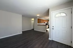 155 W Wayne Pl, Wheeling, IL 60090 - Photo 5