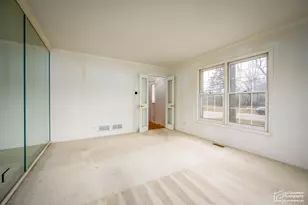 16W 536 58th St, Clarendon Hills, IL 60514 - Photo 5