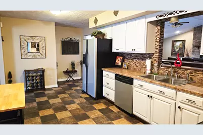 614 E Superior Street, Irvington, IL 62848 - Photo 17