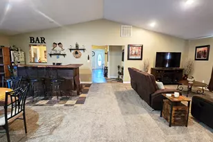 614 E Superior St, Irvington, IL 62848 - Photo 7