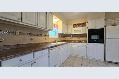 601 Lindenwood Drive, Belvidere, IL 61008 - Photo 17