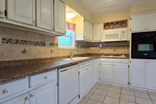 601 Lindenwood Dr, Belvidere, IL 61008 - Photo 17