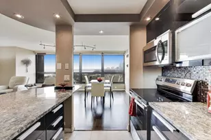 360 E Randolph St, Chicago, IL 60601 - Photo 3